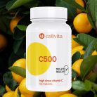 Calivita C500 bijela bočica sa 100 tableta vitamina C visoke doze na pozadini svježih citrusnih plodova prirodni izvori vitamina C s delayed release tehnologijom