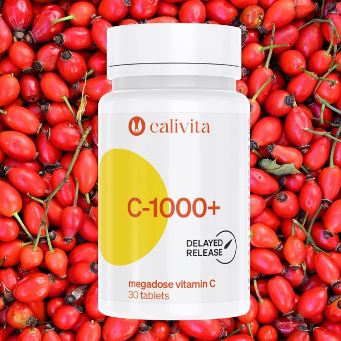 Calivita C-1000+ bijela bočica s 30 tableta megadoze vitamina C s delayed release tehnologijom na prirodnoj pozadini svježeg crvenog šipka za jačanje imuniteta