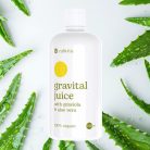 Calivita GraVital Juice organski tekući dodatak prehrani od 946 ml s graviolom i aloe verom okružen svježim listovima aloe vere