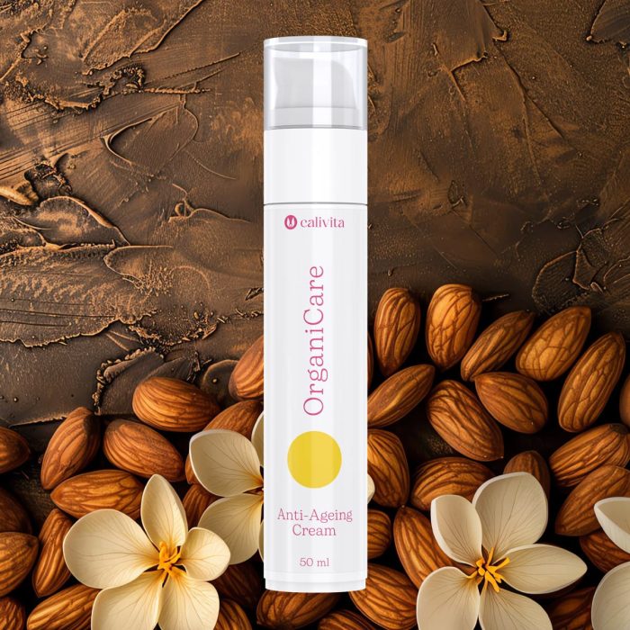 CaliVita OrganiCare Anti-Ageing krema50ml prirodna krema protiv starenja s bademima i cvjetovima na drvenoj pozadini