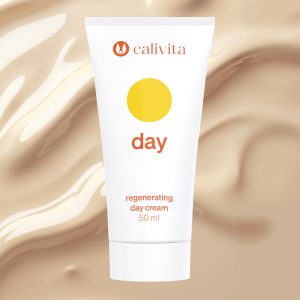 Calivita regenerativna dnevna krema 50ml - bijela tuba kreme s žutim logotipom na kremastoj pozadini